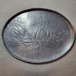 EVERLAST METAL, Hand-Forged Aluminum Tray With Berry Design And Hammered Finish
